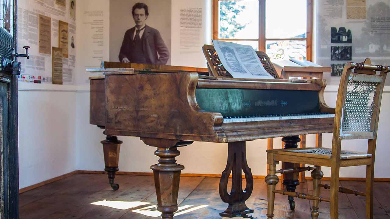 eski piyano, old piano